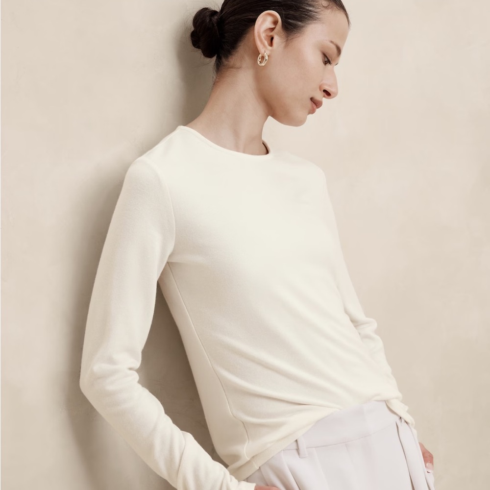 Banana Republic Cream Fitted Long Sleeve Knit Top
